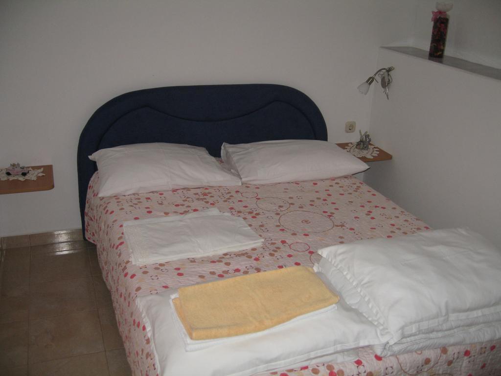 Apartments Luka Sevid Bagian luar foto